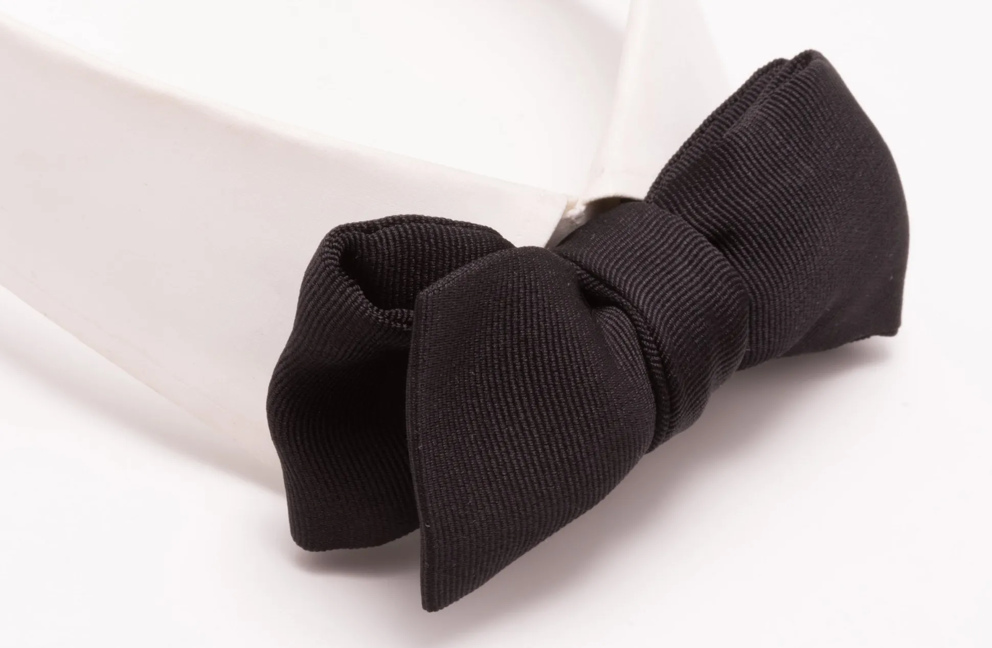 Black Batwing Silk Faille Grosgrain Bow Tie