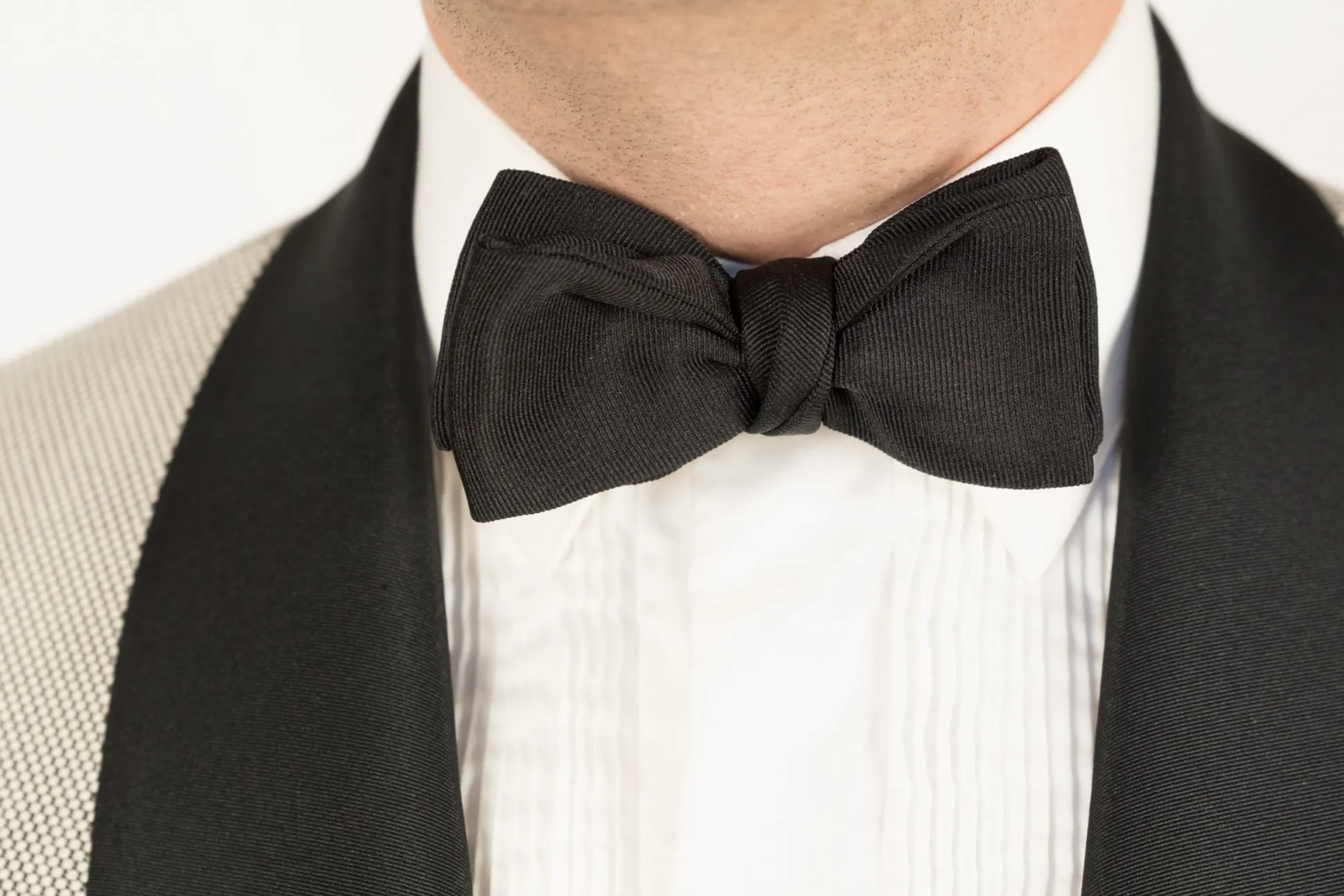 Black Batwing Silk Faille Grosgrain Bow Tie