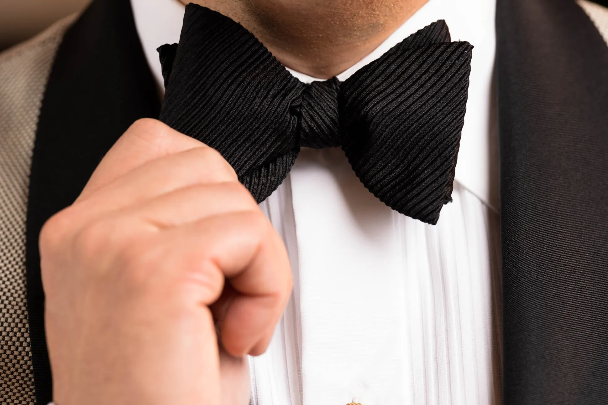 Black Butterfly Wide Rib Grosgrain Bow Tie