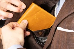 8 Card Classic Bifold Wallet in Vintage Gold Full-Grain Americana Leather