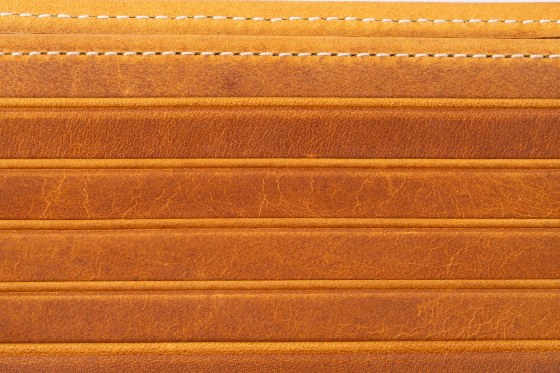 8 Card Classic Bifold Wallet in Vintage Gold Full-Grain Americana Leather