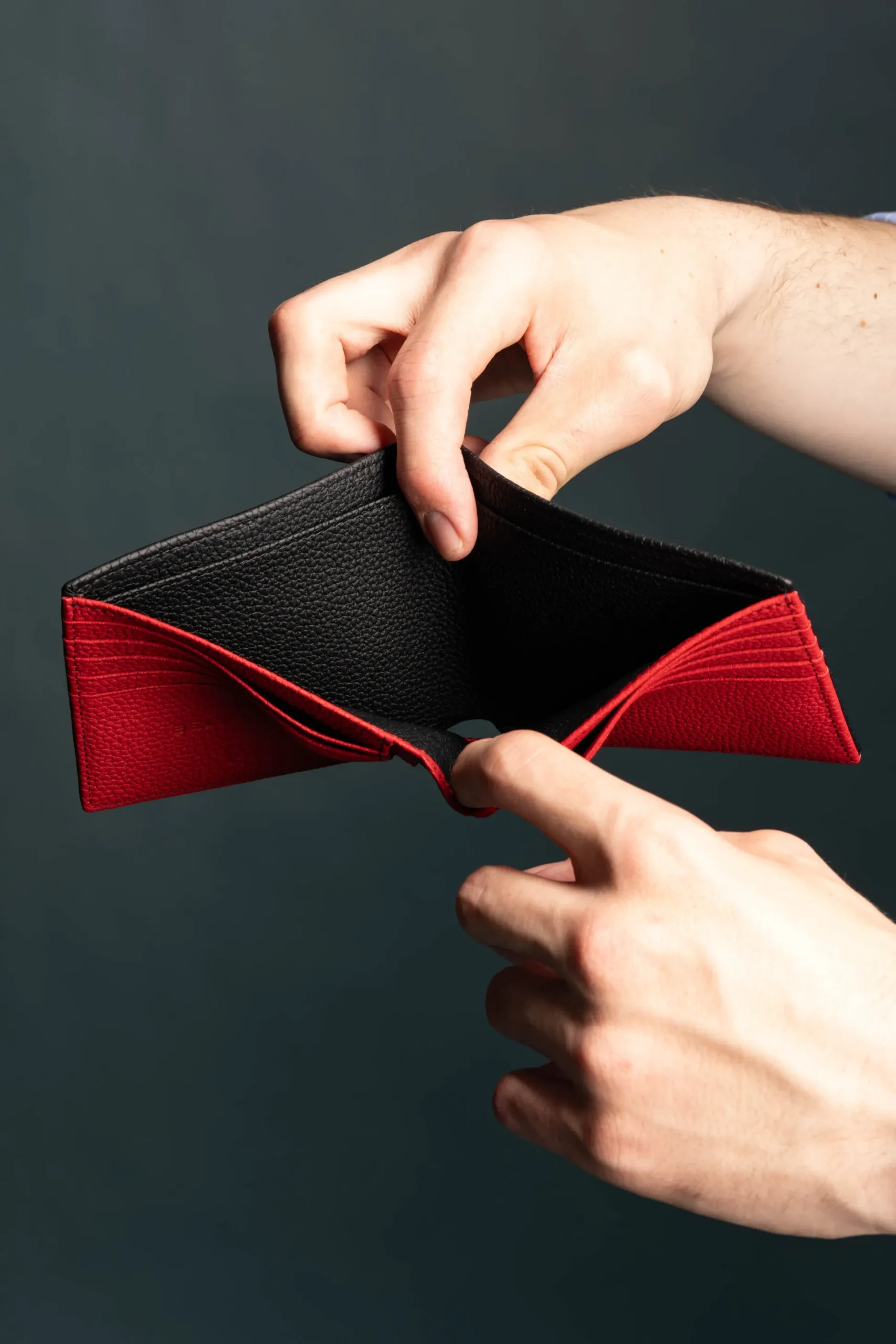 Classic 10 Card Bifold Black & Red Grained Leather Wallet