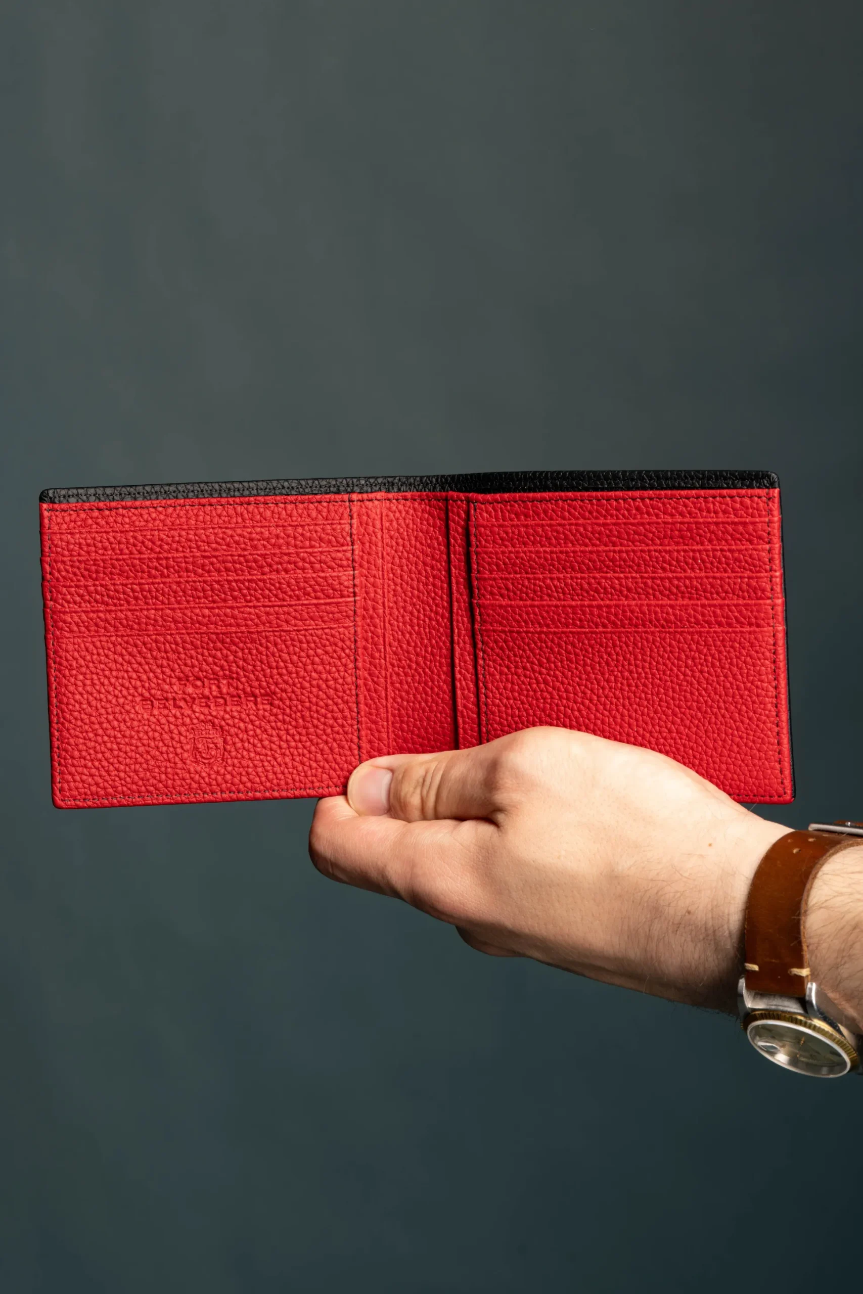 Classic 10 Card Bifold Black & Red Grained Leather Wallet