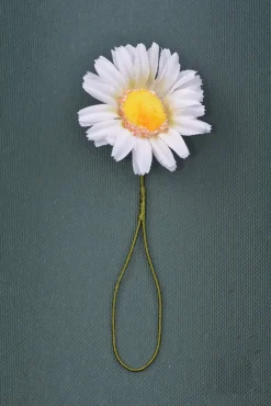 Daisy Silk Boutonnière Flower