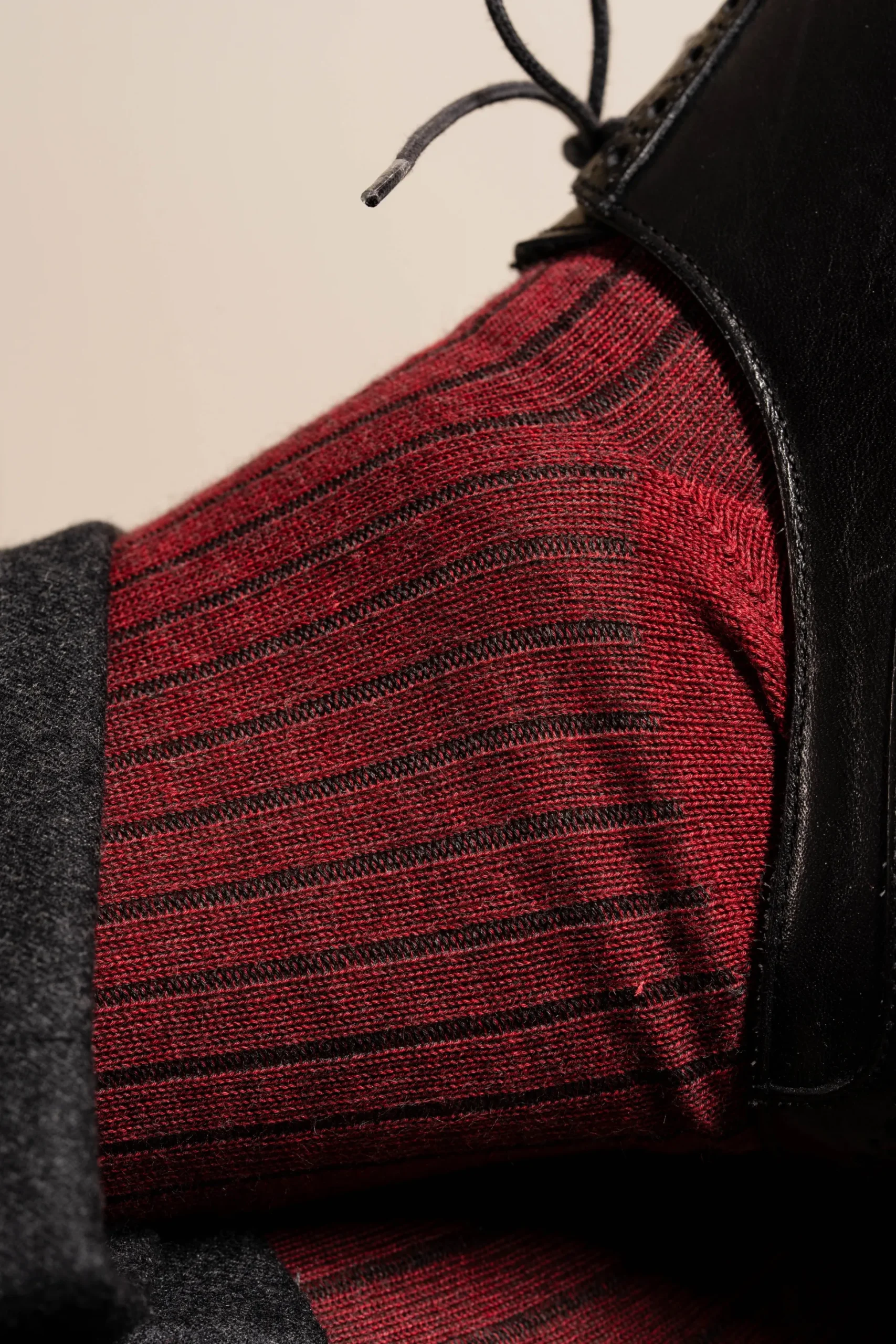 Red & Gray Shadow Stripe Midweight Cotton Socks