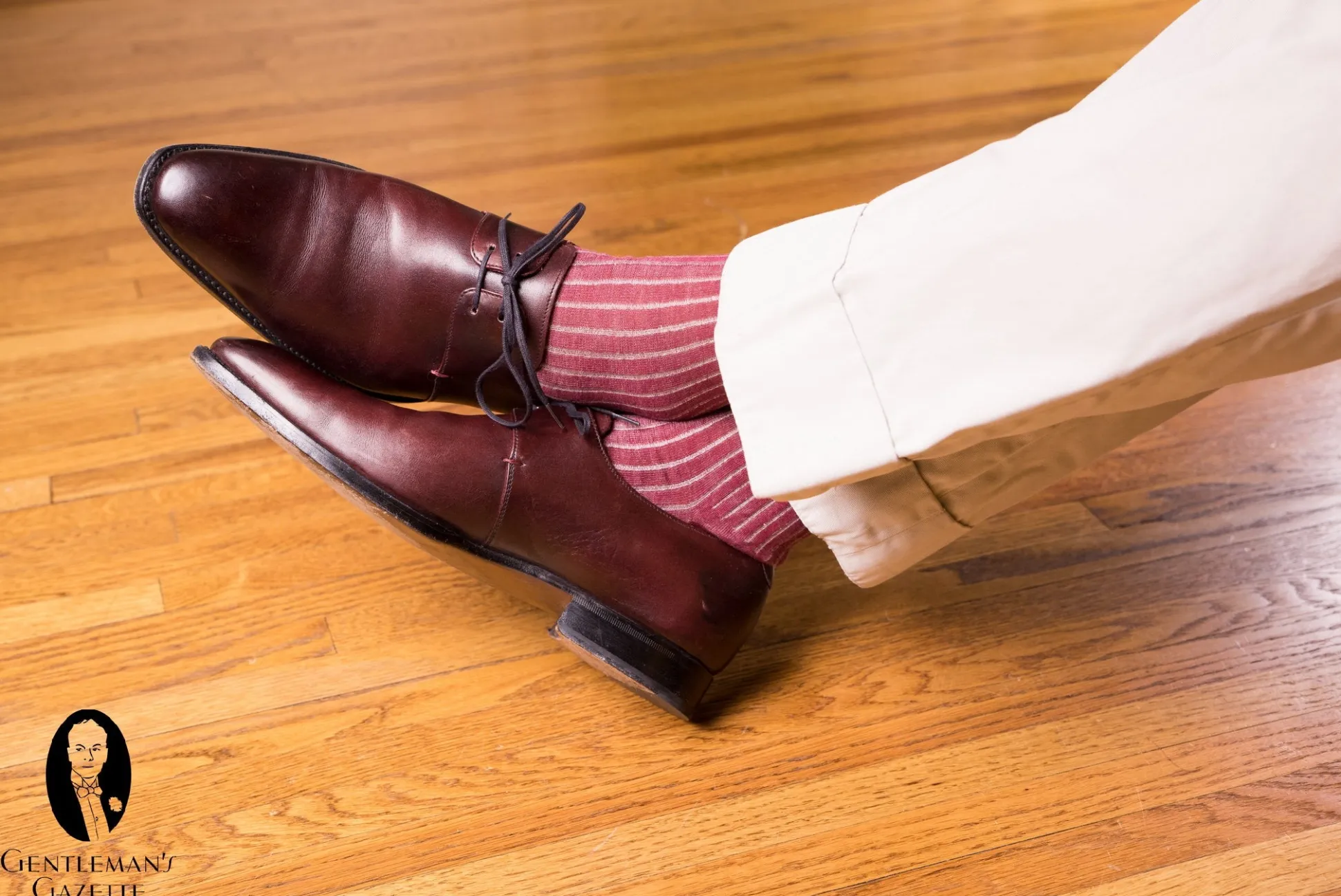 Red & Light Gray Shadow Stripe Lightweight Cotton Socks