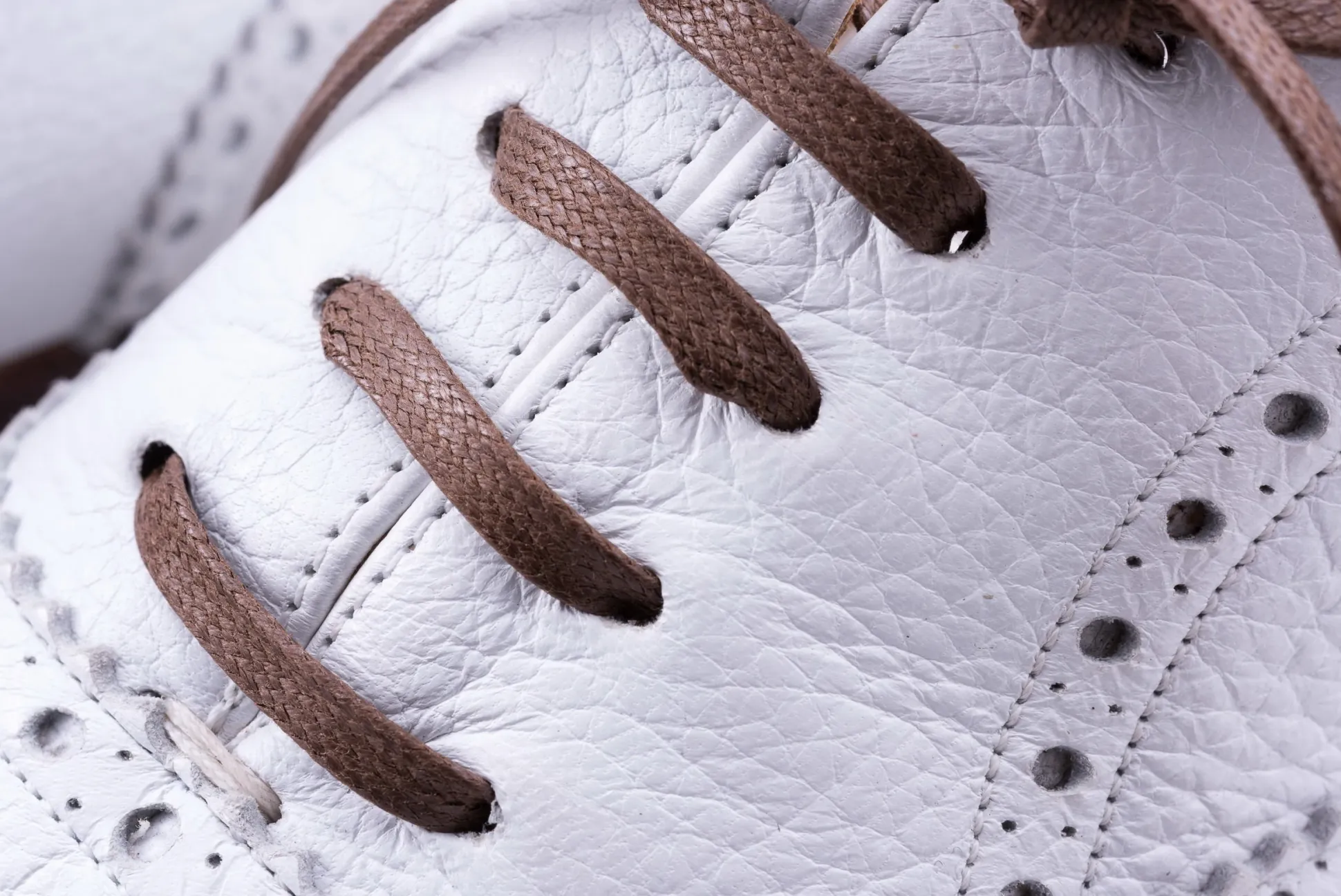 Round Mid Brown Waxed Cotton Shoelaces