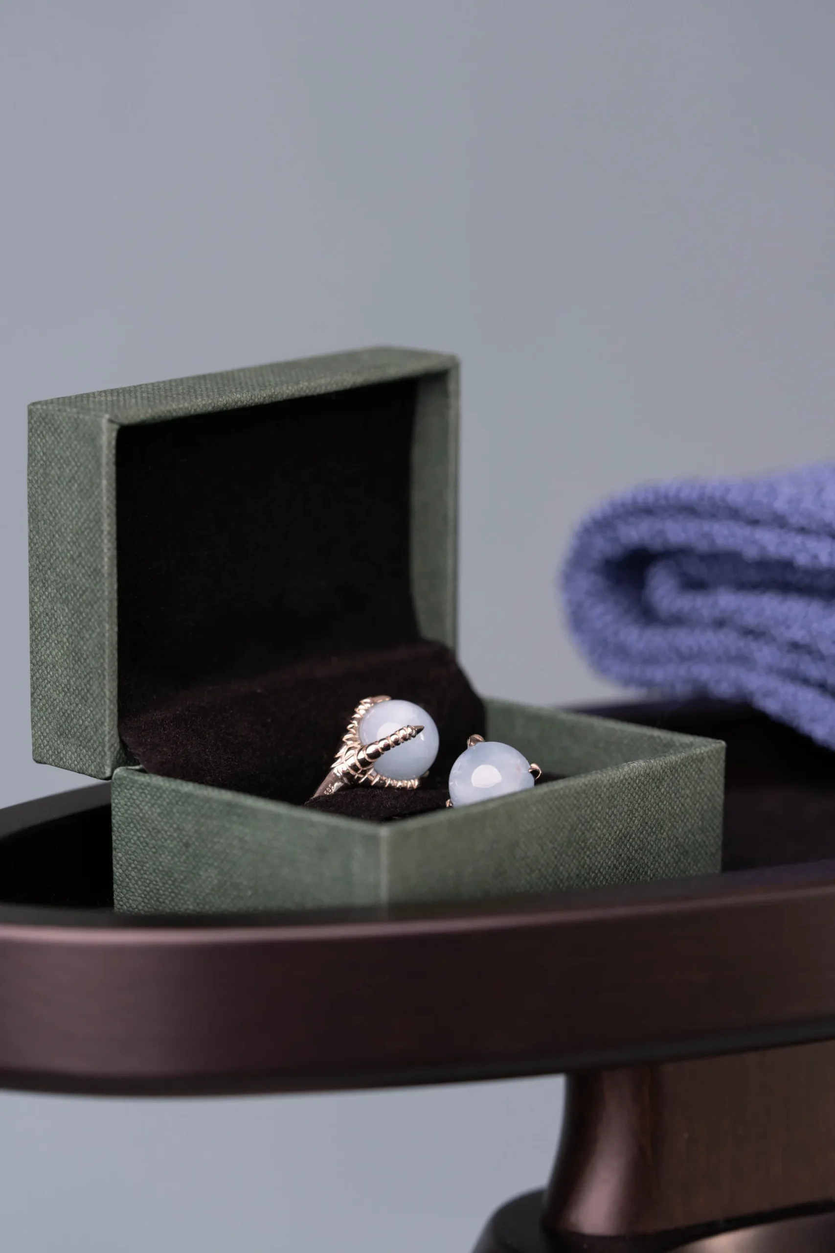 Solid White Gold Eagle Claw with Ball Cufflinks